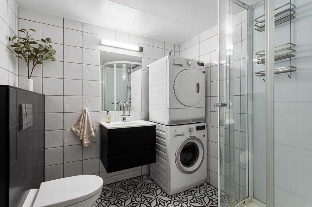 bathroom, real estate, interior-8403088.jpg